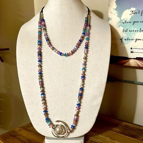 Long silver, bright beaded necklace with faux pearl silver pendant - Picture 1 of 4